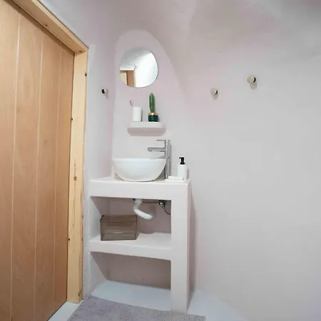 Bird Nest-santorini Cave Holiday home *